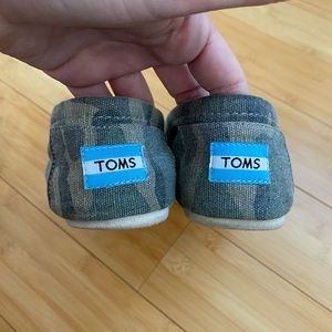 Toms camouflage slip on shoe size 7.5